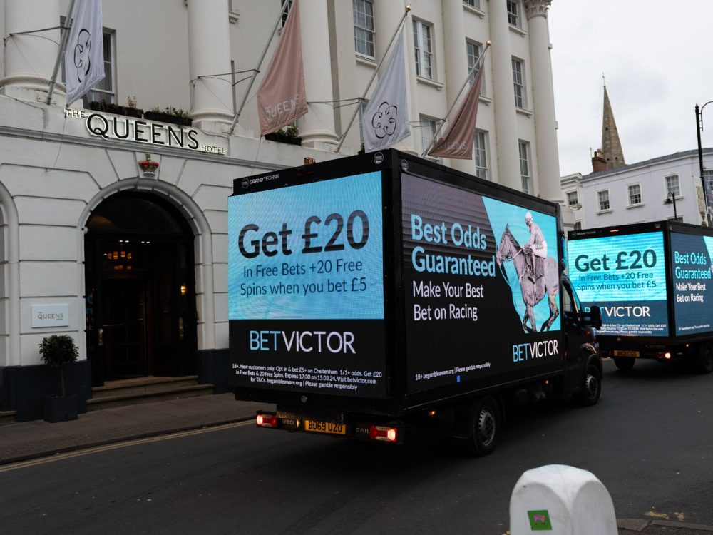 Bet Victor-Cheltenham-DigiVan172